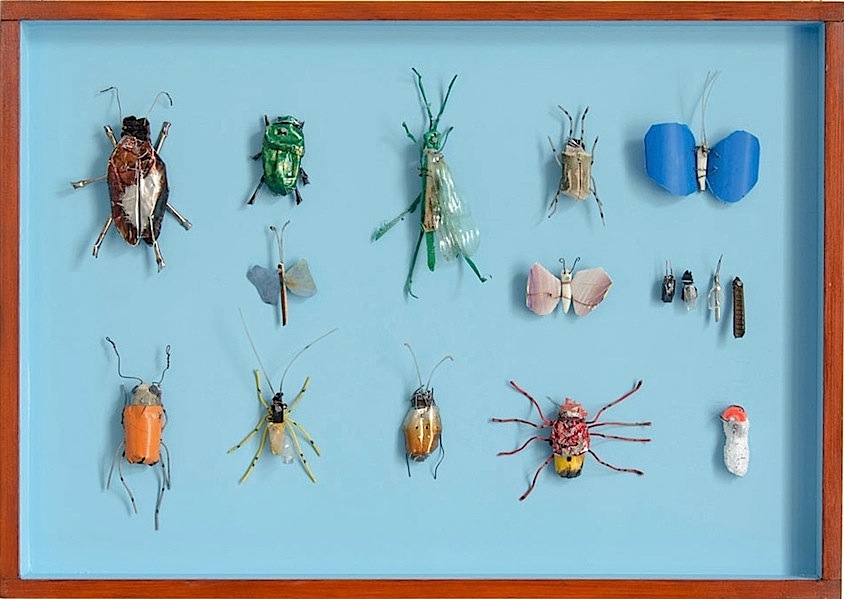 Matthias Garff: Insektenkasten [Suomi Distelblau], 2016, found material, wire, nails, screws, paint, glaze, wood, glass, 42 x 60 x 4 cm 

